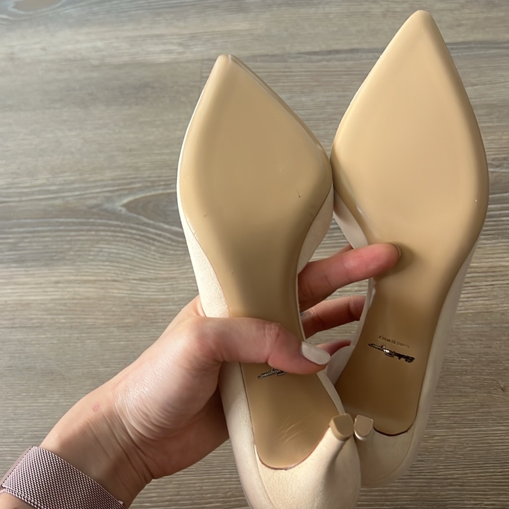 New Ferragamo nude suede d’orsay pumps - Picture 3 of 5